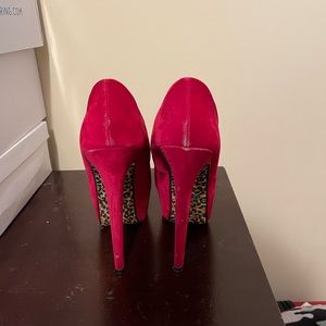 Red Suede 6in pump